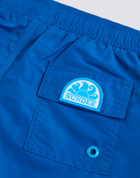 MAILLOT DE BAIN COURT EN TAFFETAS EMBLÉMATIQUE À TAILLE ÉLASTIQUE AVEC PASSEPOIL