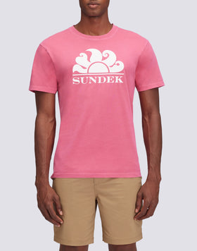 CAMISETA CON LOGOTIPO IMPRESO