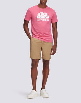 CAMISETA CON LOGOTIPO IMPRESO
