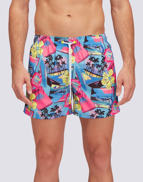REPREVE® TRAJE DE BAÑO CORTO CON CINTURA ELÁSTICA Y GREETINGS FROM CALIFORNIA ESTAMPADO