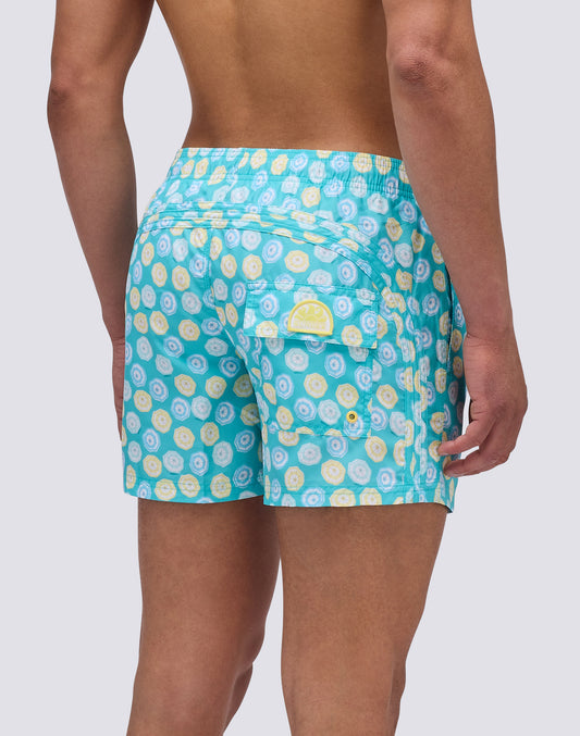 REPREVE® TRAJE DE BAÑO CORTO CON CINTURA ELÁSTICA Y MINI SOMBRILLAS ESTAMPADO