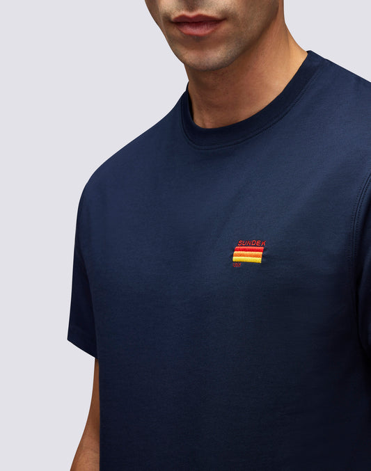 CAMISETA CON BORDADO TRICOLOR