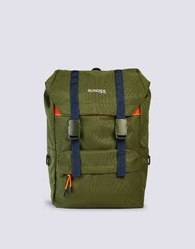 MOCHILA MILITAR CON DETALLES EN CONTRASTE