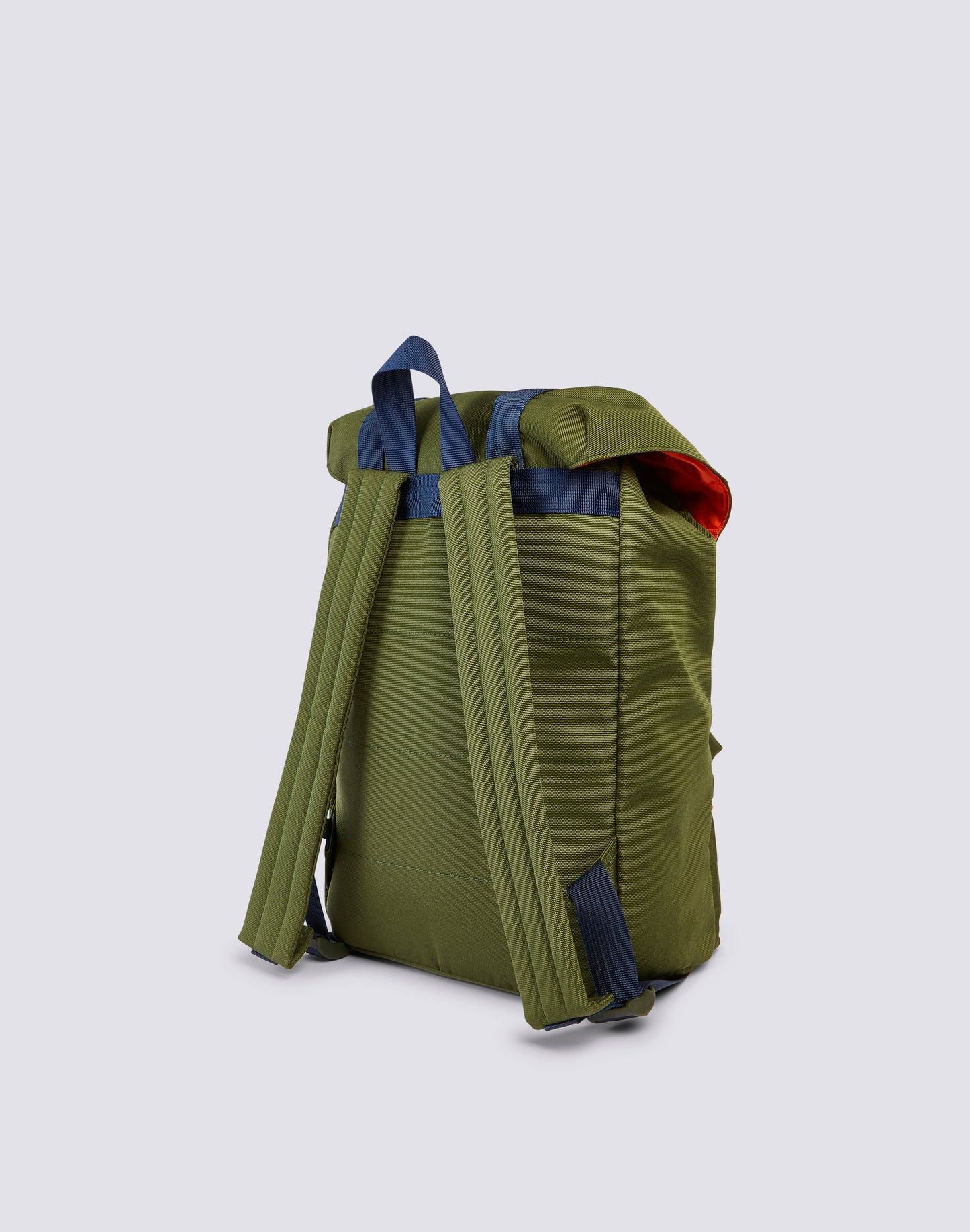 MOCHILA MILITAR CON DETALLES EN CONTRASTE