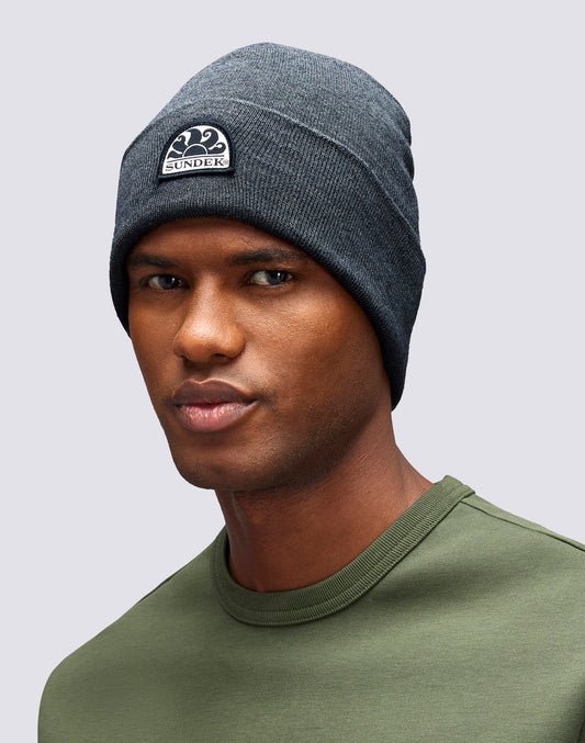 BEANIE WITH PATCH
