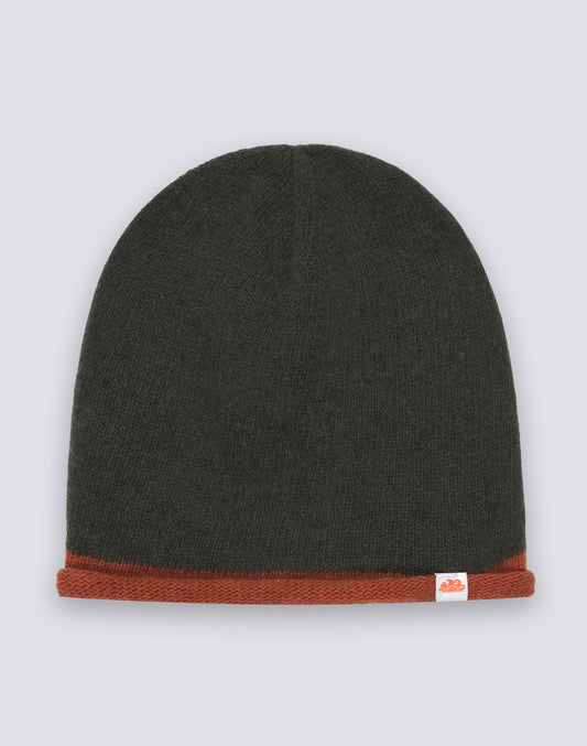 BEANIE IN CONTRAST COLOR