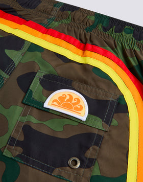 BOYS' SHORT SWIM SHORTS WITH ELASTIC WAIST AND CAMOUFLAGE PRINT WITH RAINBOW IN REPREVE® RECYCLED POLYESTER