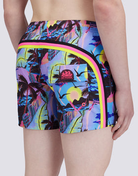 TRAJE DE BAÑO CORTO CINTURA ELÁSTICA POLIÉSTER RECICLADO REPREVE® ESTAMPADO HAWAIIAN POP