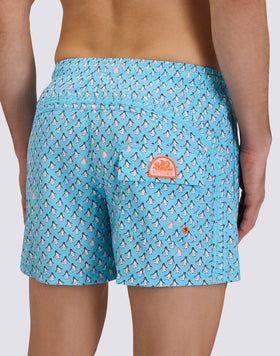 REPREVE® TRAJE DE BAÑO CORTO CON CINTURA ELÁSTICA Y GREETINGS FROM MEXICO ESTAMPADO