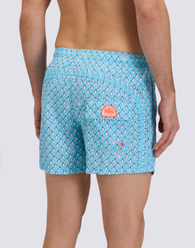 REPREVE® TRAJE DE BAÑO CORTO CON CINTURA ELÁSTICA Y GREETINGS FROM MEXICO ESTAMPADO