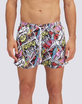REPREVE® TRAJE DE BAÑO CORTO CON CINTURA ELÁSTICA Y CÓMICS ESTAMPADO