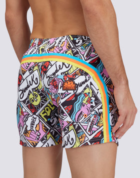 REPREVE® TRAJE DE BAÑO CORTO CON CINTURA ELÁSTICA Y CÓMICS ESTAMPADO