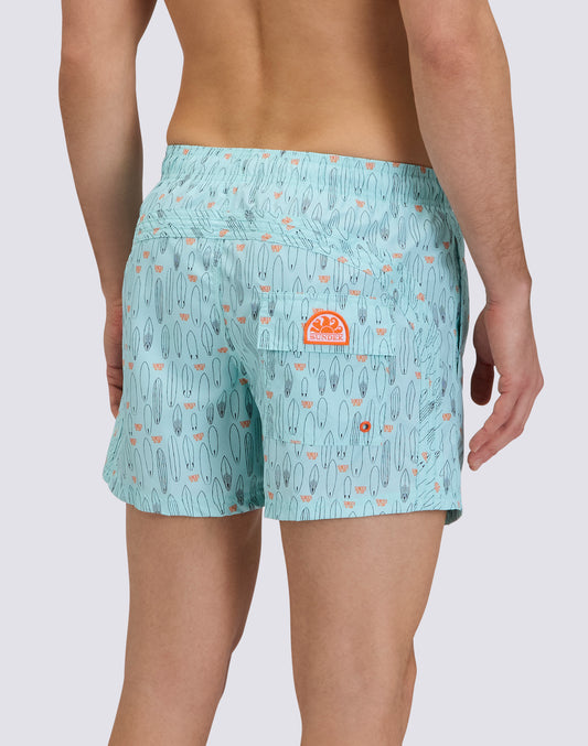 MAILLOT DE BAIN COURT À TAILLE ÉLASTIQUÉE REPREVE® AVEC IMPRESSION SURF