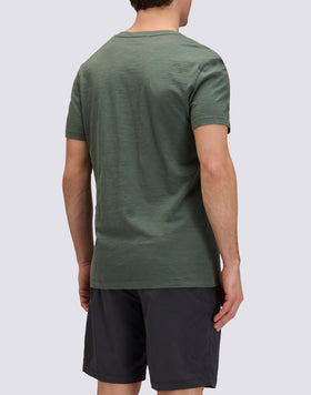 T-SHIRT TINTO CAPO CON SCOLLO A V