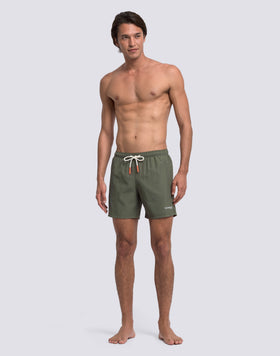 MAILLOT DE BAIN MI-LONG À TAILLE ÉLASTIQUE EN POLYESTER RECYCLÉ REPREVE® AVEC DÉTAIL TRICOLORE