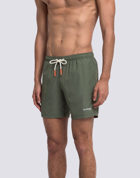 MAILLOT DE BAIN MI-LONG À TAILLE ÉLASTIQUE EN POLYESTER RECYCLÉ REPREVE® AVEC DÉTAIL TRICOLORE