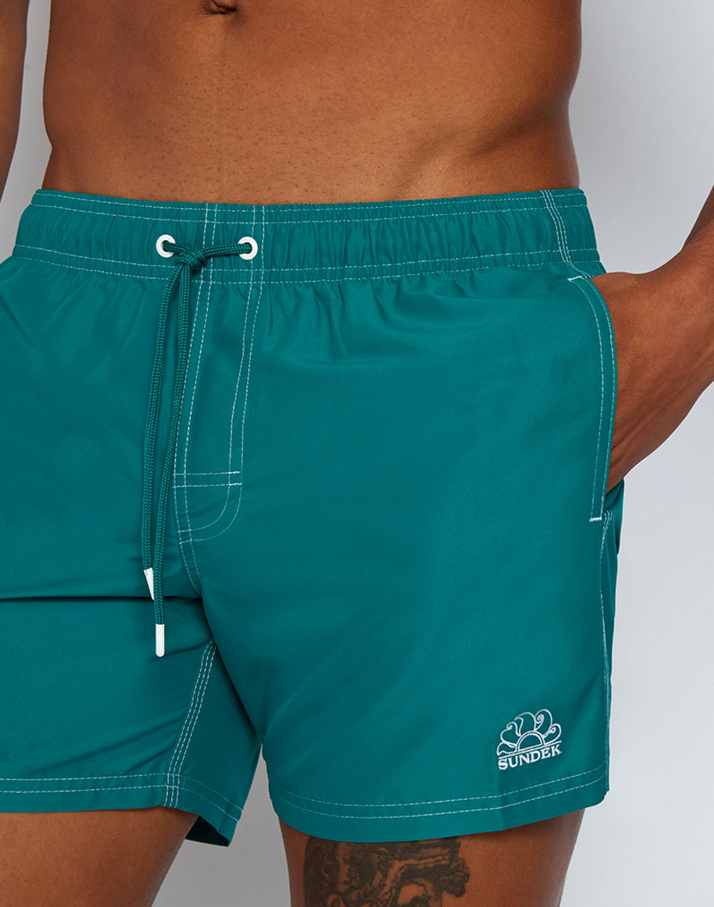 SHORT SWIM SHORTS WITH AN ELASTICATED WAISTBAND