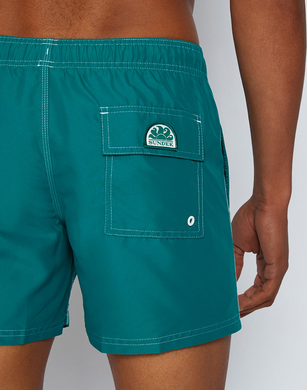 SHORT SWIM SHORTS WITH AN ELASTICATED WAISTBAND