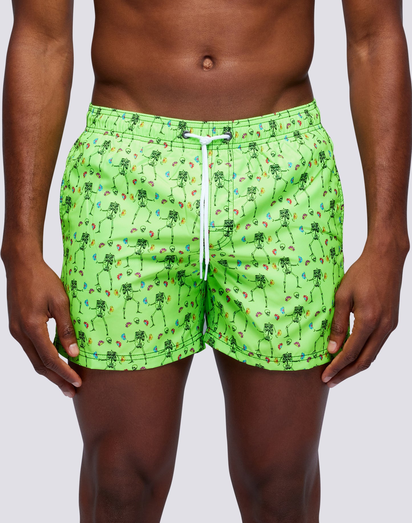 SHORT DE BAIN COURT TAILLE ÉLASTIQUÉE MICROIMPRIMÉ SKELETON BAY REPREVE®