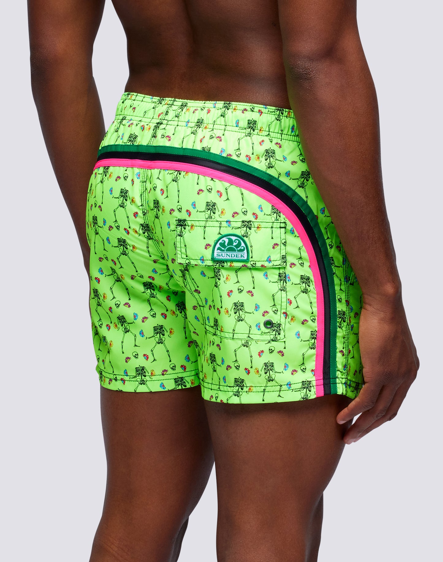 SHORT DE BAIN COURT TAILLE ÉLASTIQUÉE MICROIMPRIMÉ SKELETON BAY REPREVE®