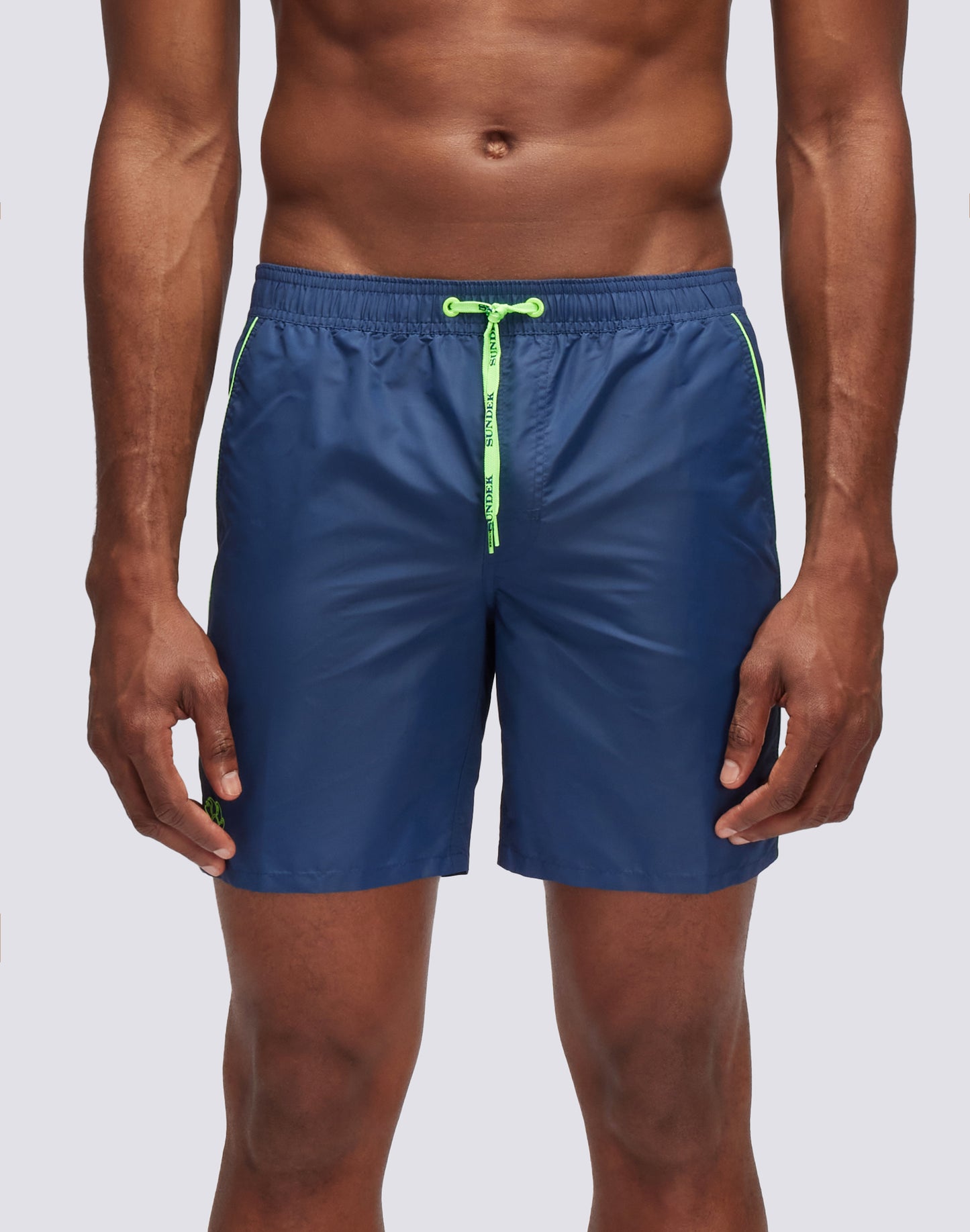 ICONIC TAFFETA STRETCH WAIST MID-LENGTH SWIM TRUNKS