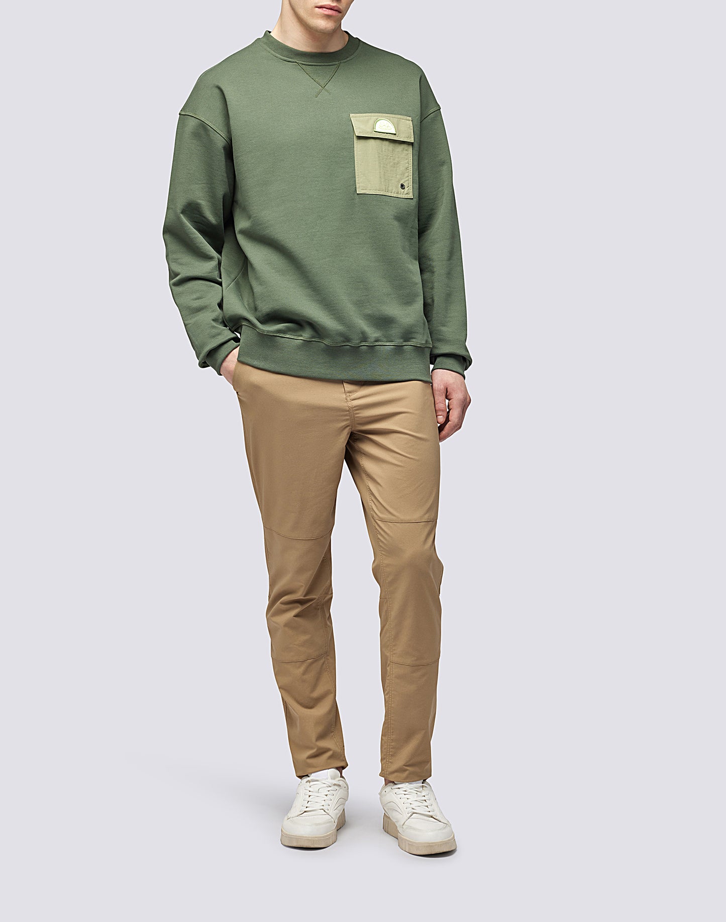 CREW NECK SWEATSHIRT WITH FRONT POCKET