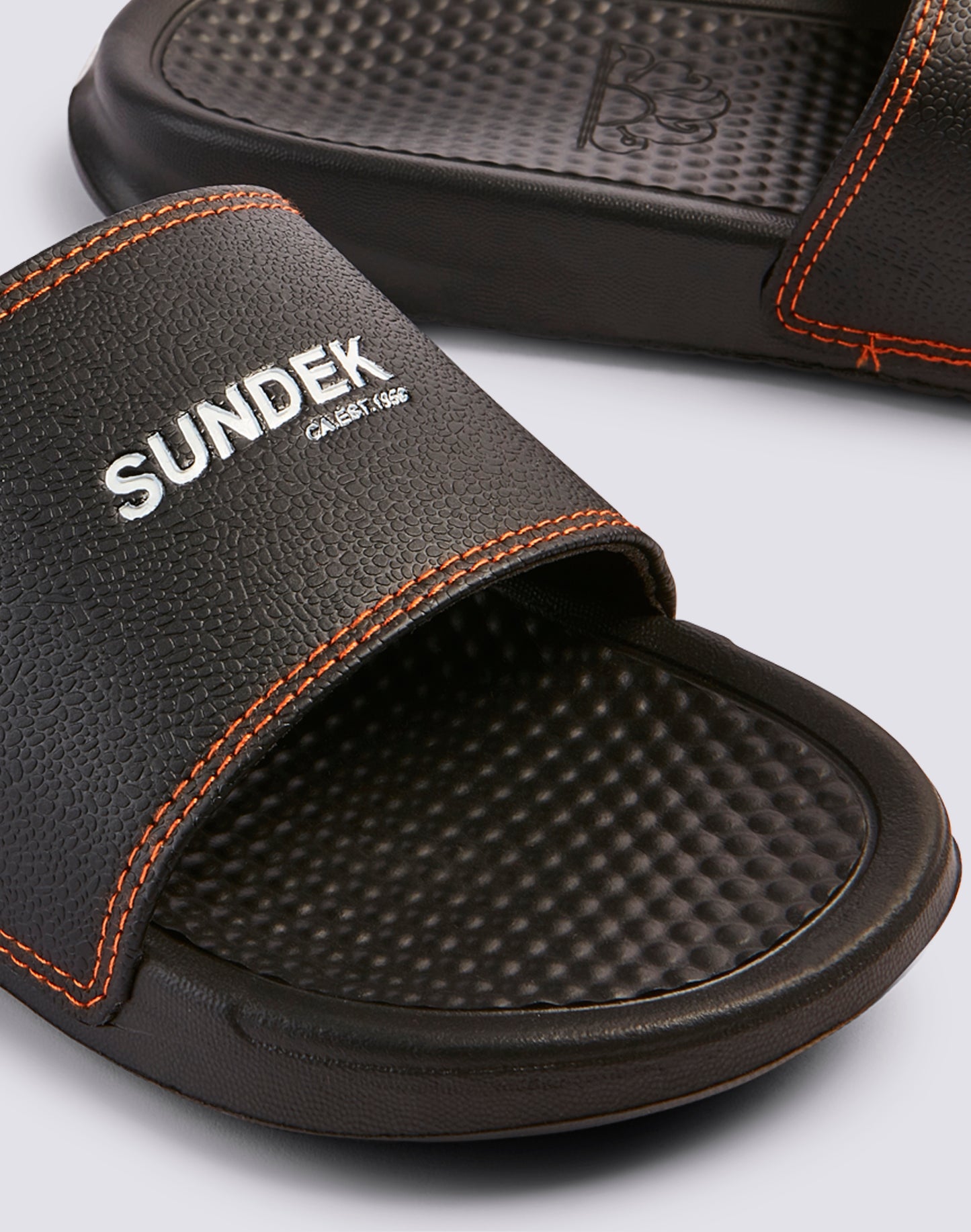 BAND SANDALS WITH CONTRASTING STITCHING