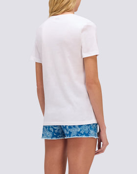 CAMISETA DE MUJER CON CUELLO ANCHO Y LAZO DELANTERO