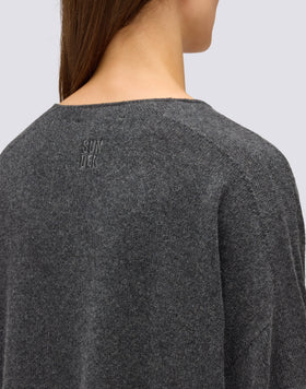 WOMEN'S V-NECK WOOL SWEATER