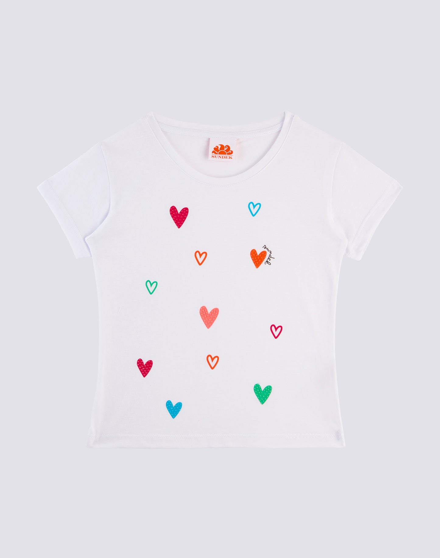 CAMISETA CON ESTAMPADO DE CORAZONES