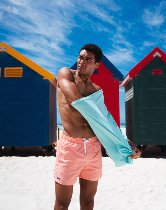 TRAJE DE BAÑO CORTO ICONIC DE TAFETÁN CON CINTURA ELÁSTICA GOLDENWAVE TINTE UNIDO