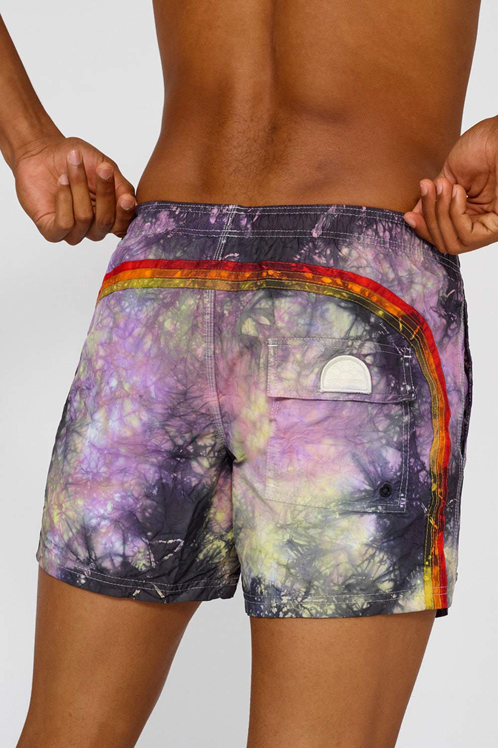 SHORT SWIM SHORTS WITH AN ELASTICATED WAISTBAND