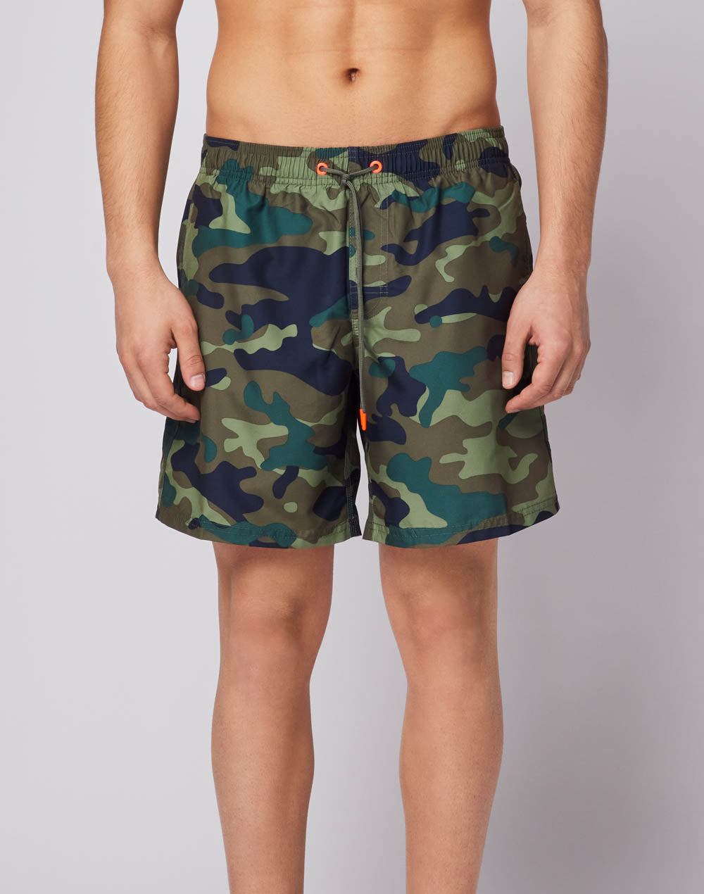 SHORT DE BAIN STRETCH MOYEN AVEC IMPRIMÉ CAMOU