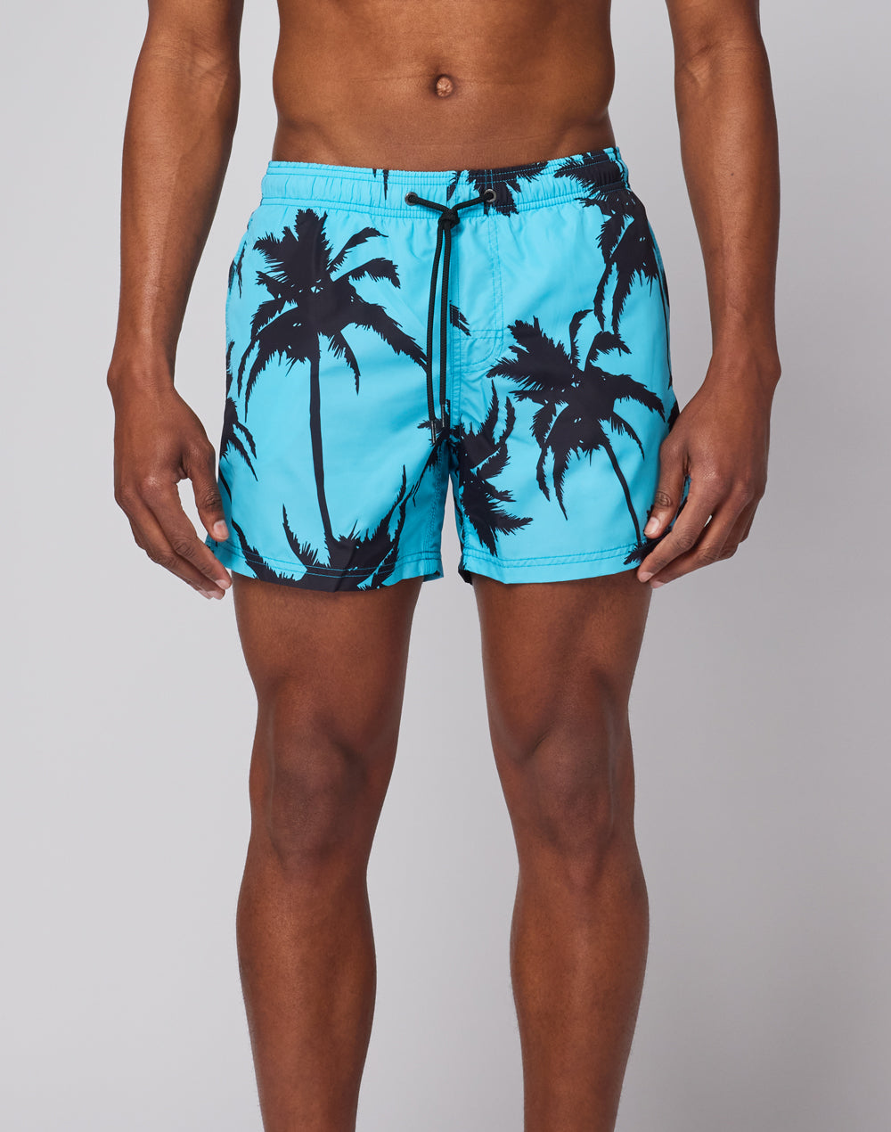 SHORT SWIM SHORTS WITH AN ELASTICATED WAISTBAND